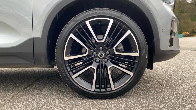 Volvo XC40 2.0 B3P Ultra Dark 5dr Auto Petrol Estate